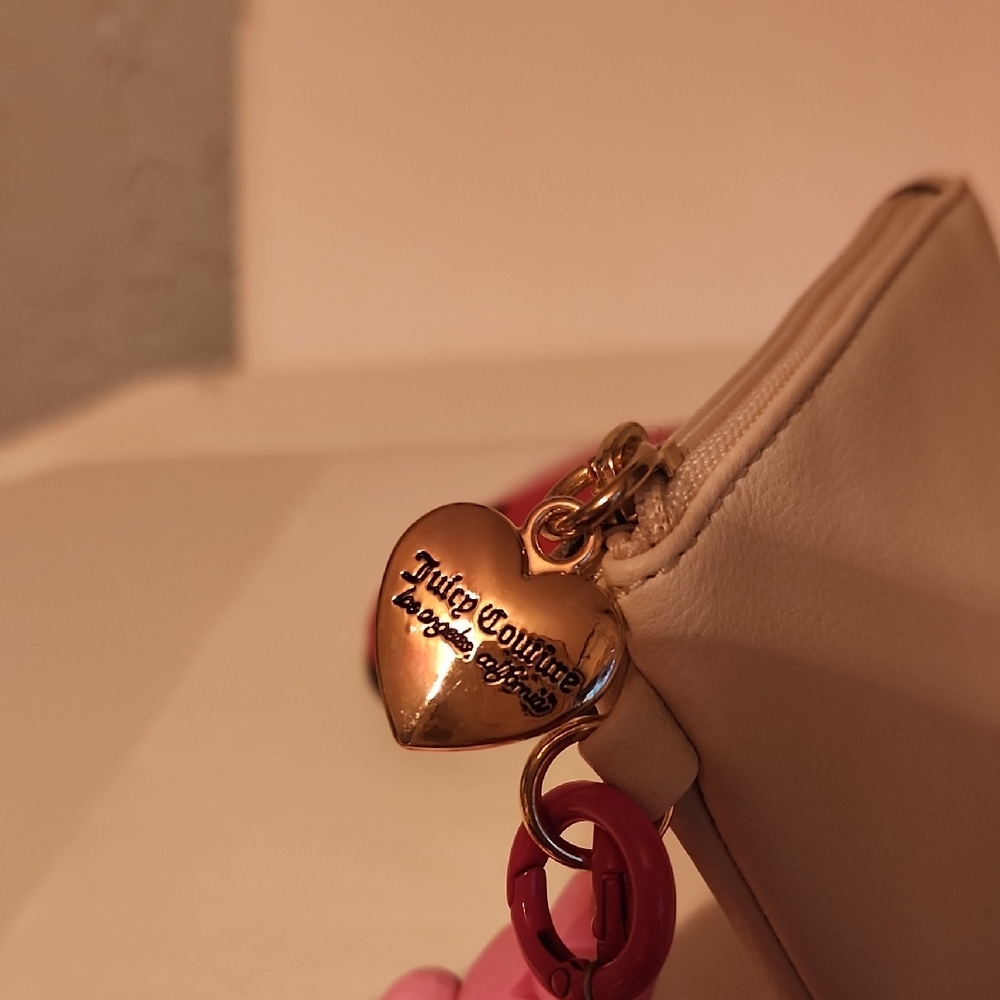 Juicy Couture Cream Pouch with Pink Heart Chain - Picture 2 of 4